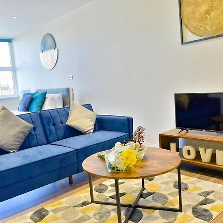 רדינג Stunning Apartment Near Citycentre & Oracle מראה חיצוני תמונה